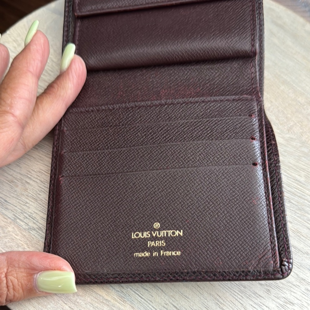 Louis Vuitton Pre owned Men’s Authentic 1999 Taiga Leather Wallet Code V10042 - Picture 11 of 13